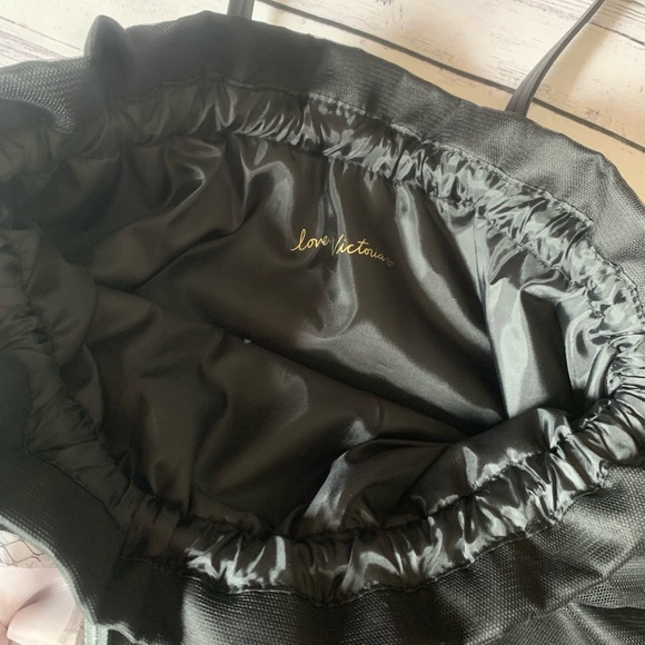 Victoria’s Secret Flower Cinch Bag - Picture 6 of 7